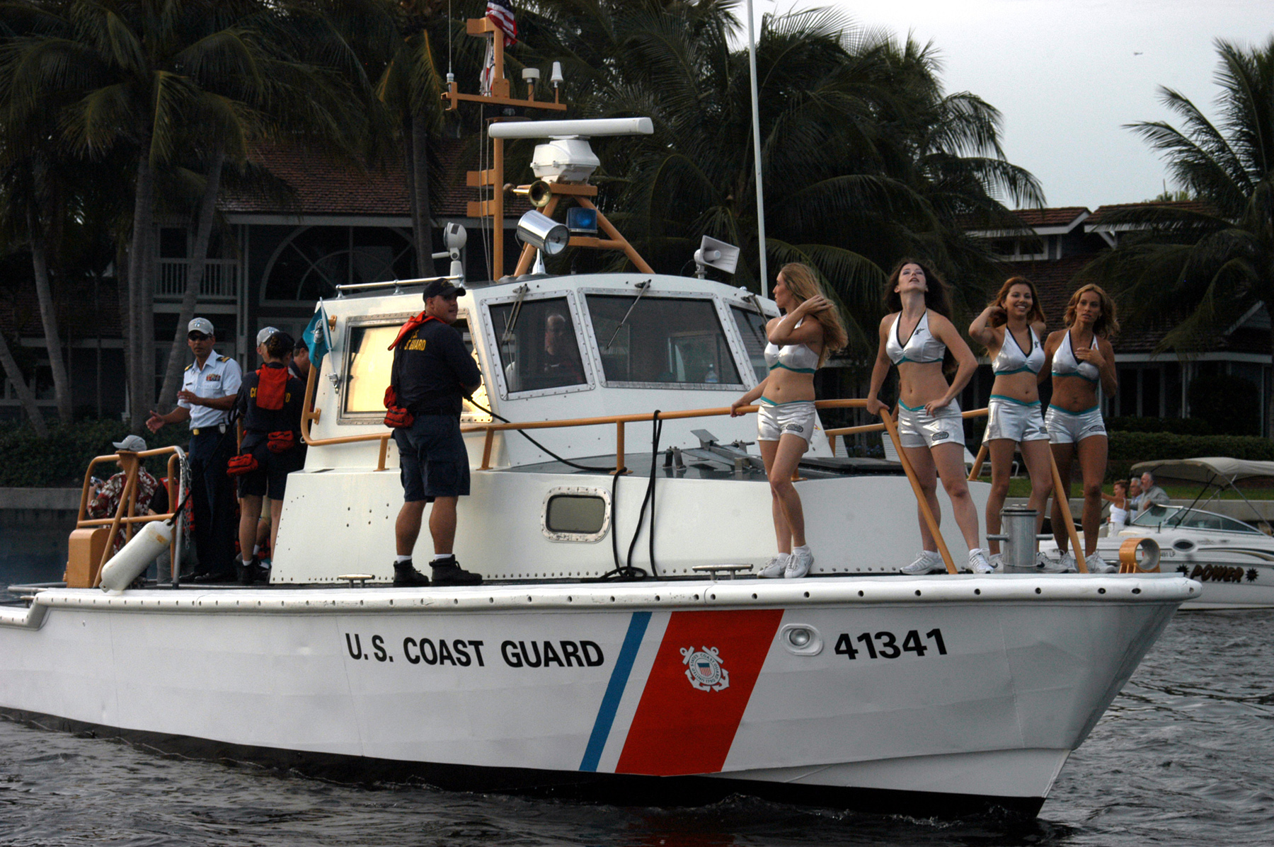 File:Florida Marlins World Series victory boat parade 2003-10-28 1.jpg -  Wikimedia Commons