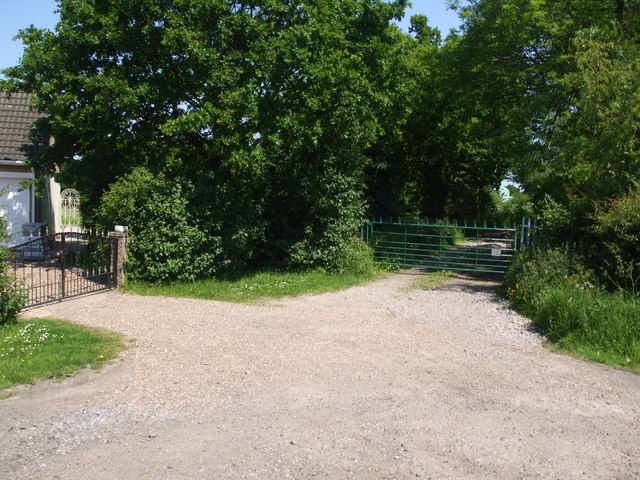 File:Gated Old Lane Track - geograph.org.uk - 1329485.jpg