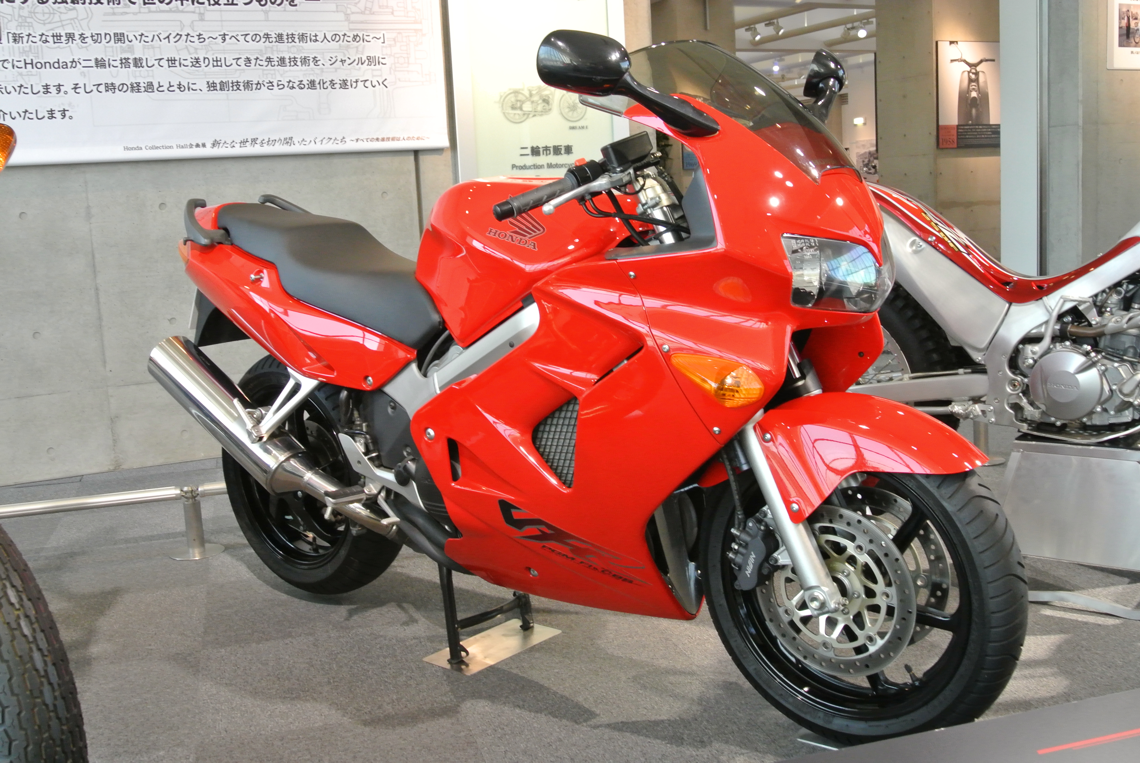File Honda Vfr800 Fi In The Honda Collection Hall Jpg Wikimedia Commons