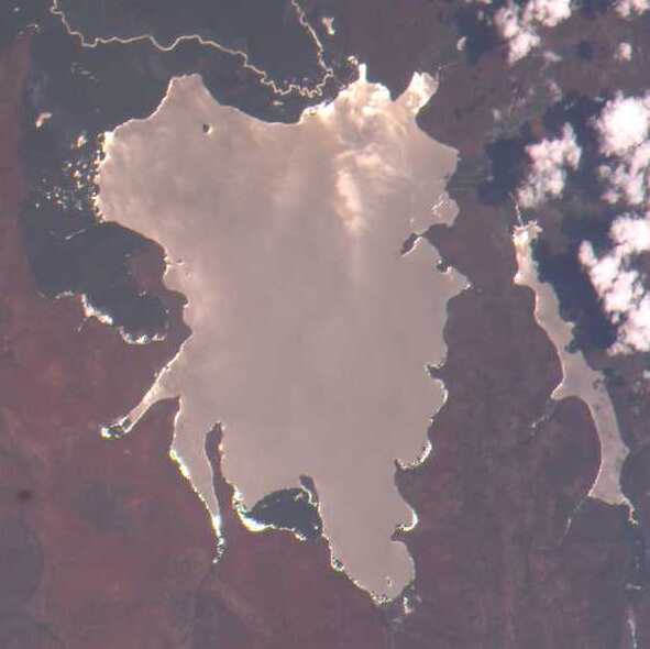 File:ISS012-E-17842 - View of Burundi (cropped Lake Rweru on the border to Rwanda).jpg