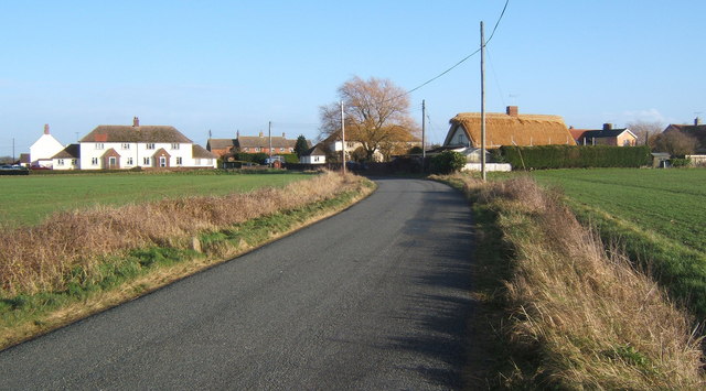 File:Lane south of Rattlesden - geograph.org.uk - 649550.jpg