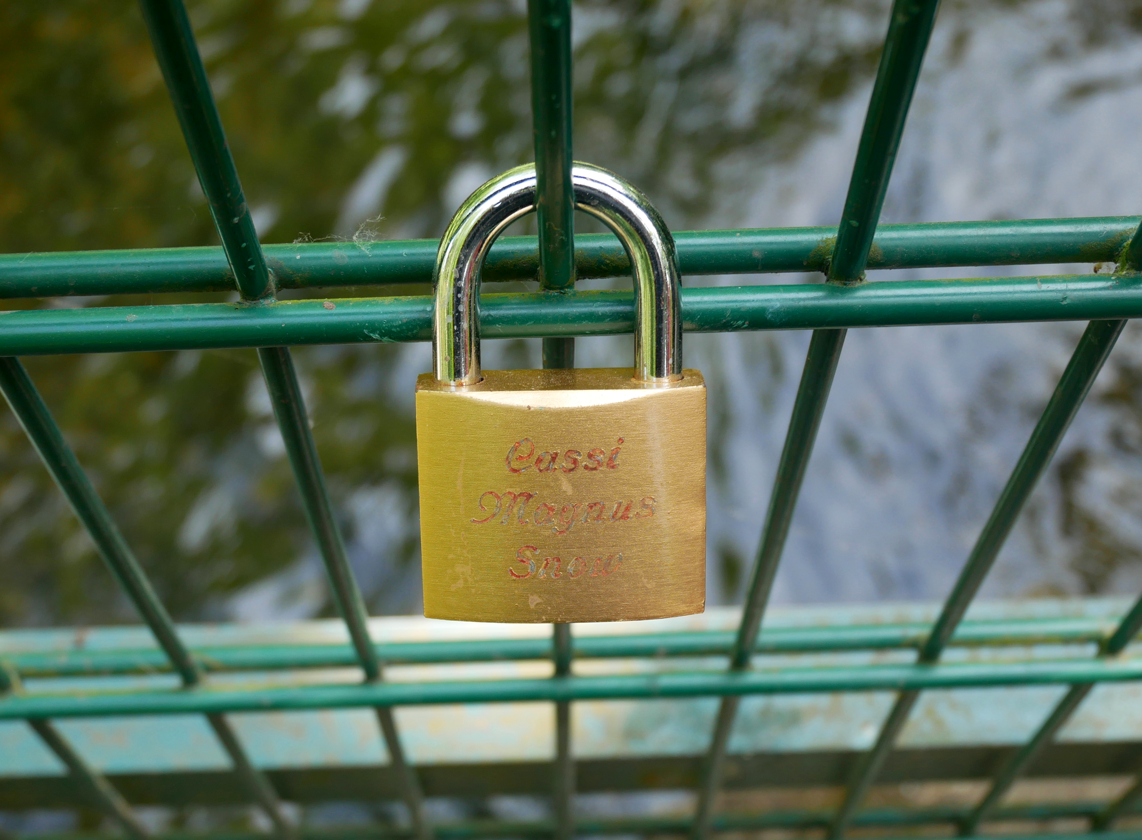 Love lock - Wikipedia