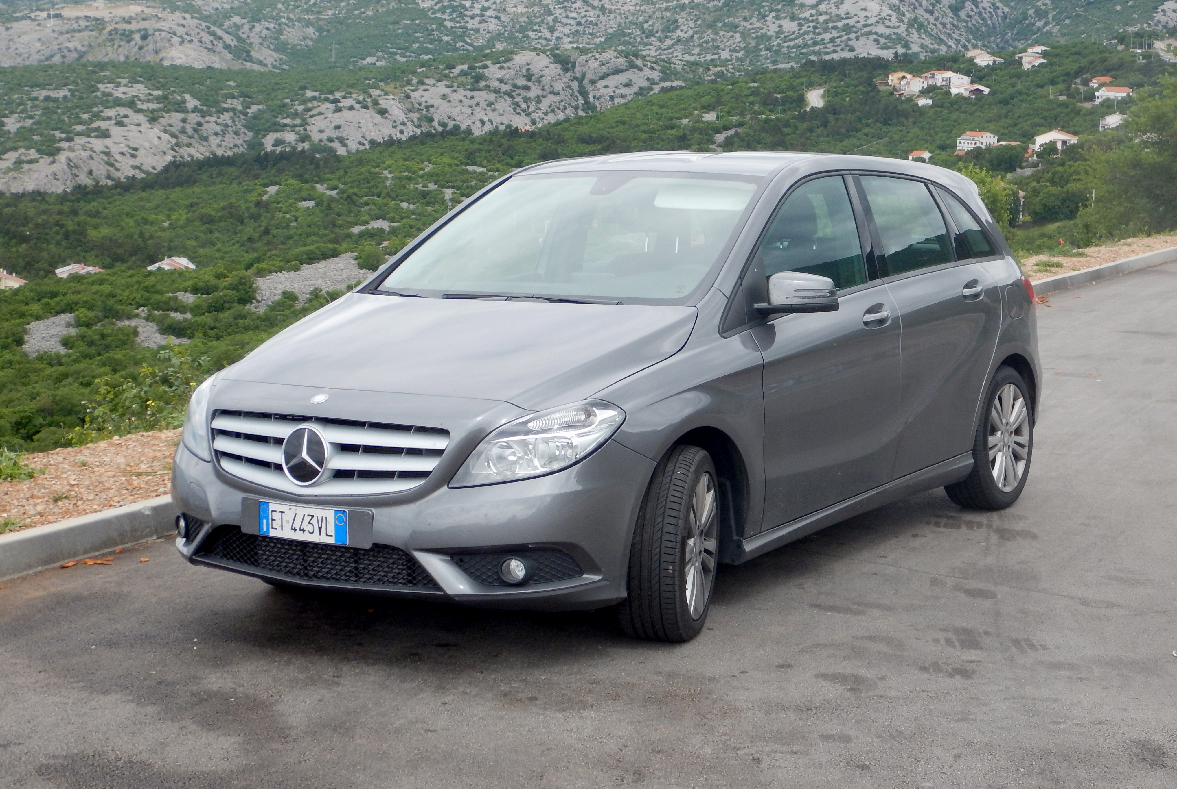 File:Mercedes-Benz B-Class 2014.jpg - Wikipedia