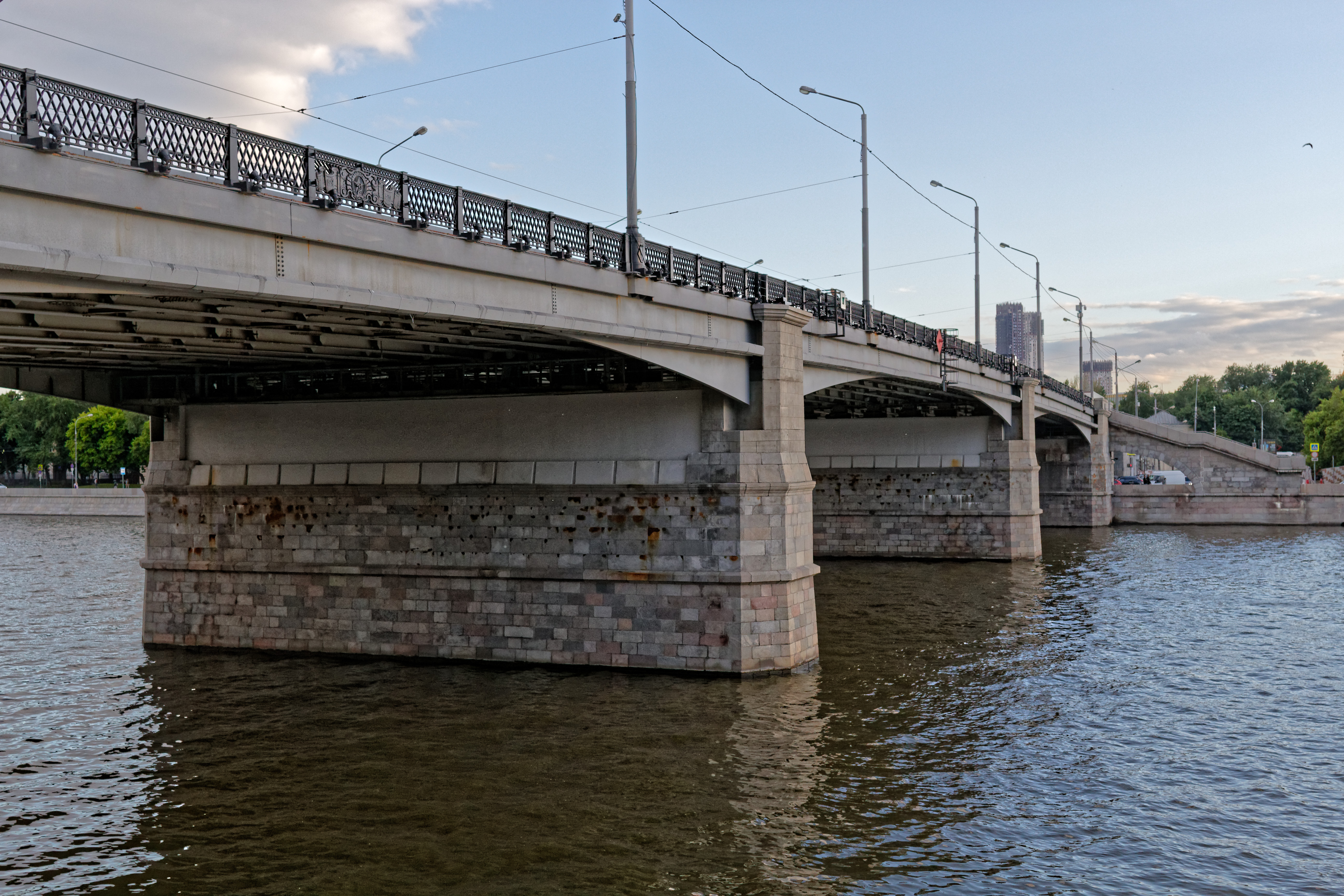 Причал Новоспасский мост. Краснохолмский мост. Краснохолмский мост в Москве. Новоспасская набережная причал.