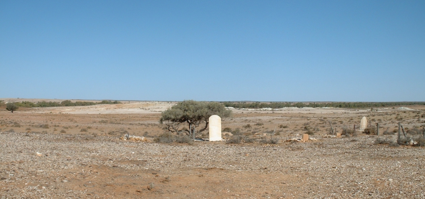 https://upload.wikimedia.org/wikipedia/commons/2/24/Mount_Browne_cemetery_pan.jpg