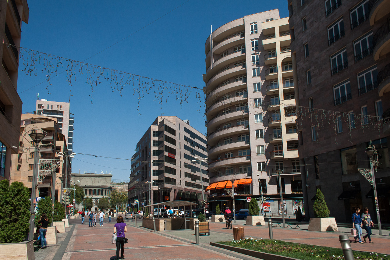 Northern_Avenue_%28Yerevan%29_1.jpg