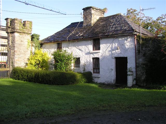 File:Old House, Raphoe - geograph.org.uk - 998458.jpg