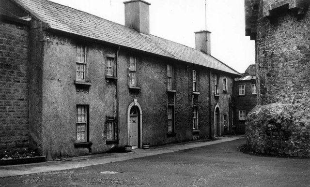 File:Old Houses - geograph.org.uk - 629407.jpg