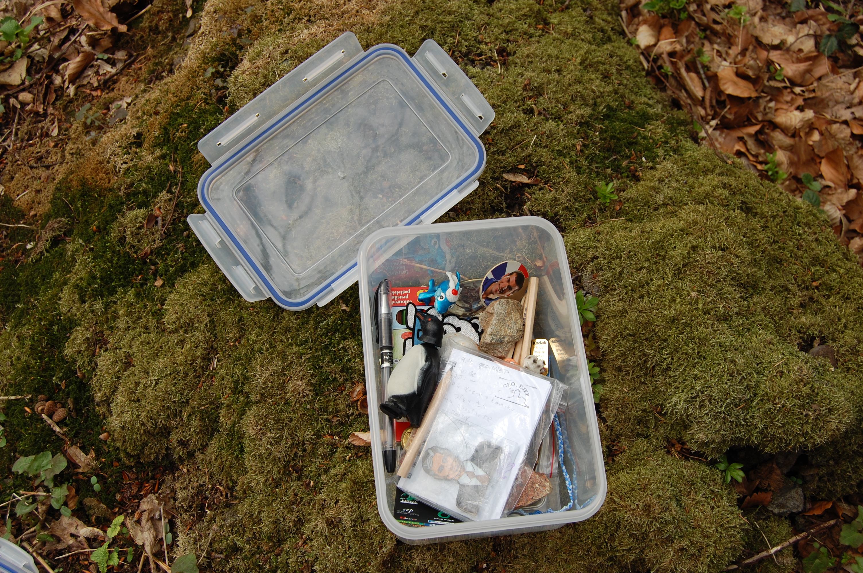 Geocaching - Wikimedia Commons