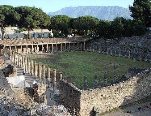 Ficheru:Palestra (Gimnasio) Antigua Grecia.JPG