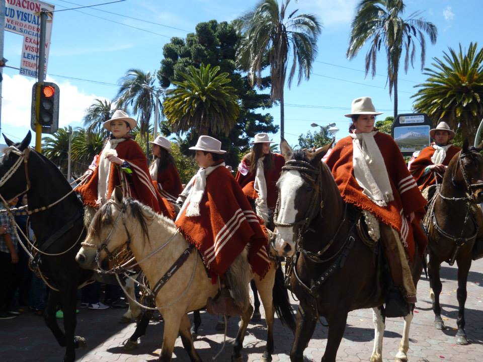 File Paseo Procesional Del Chagra Machachi Jpg Wikimedia Commons