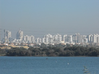 File:PikiWiki Israel 8057 The lake in Rishon-Lezion Israel.jpg