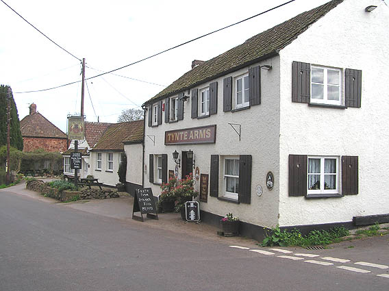 File:The Tynte Arms at Enmore - geograph.org.uk - 159653.jpg