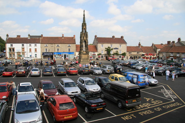 File:Town Square, Helmsley - geograph.org.uk - 885609.jpg