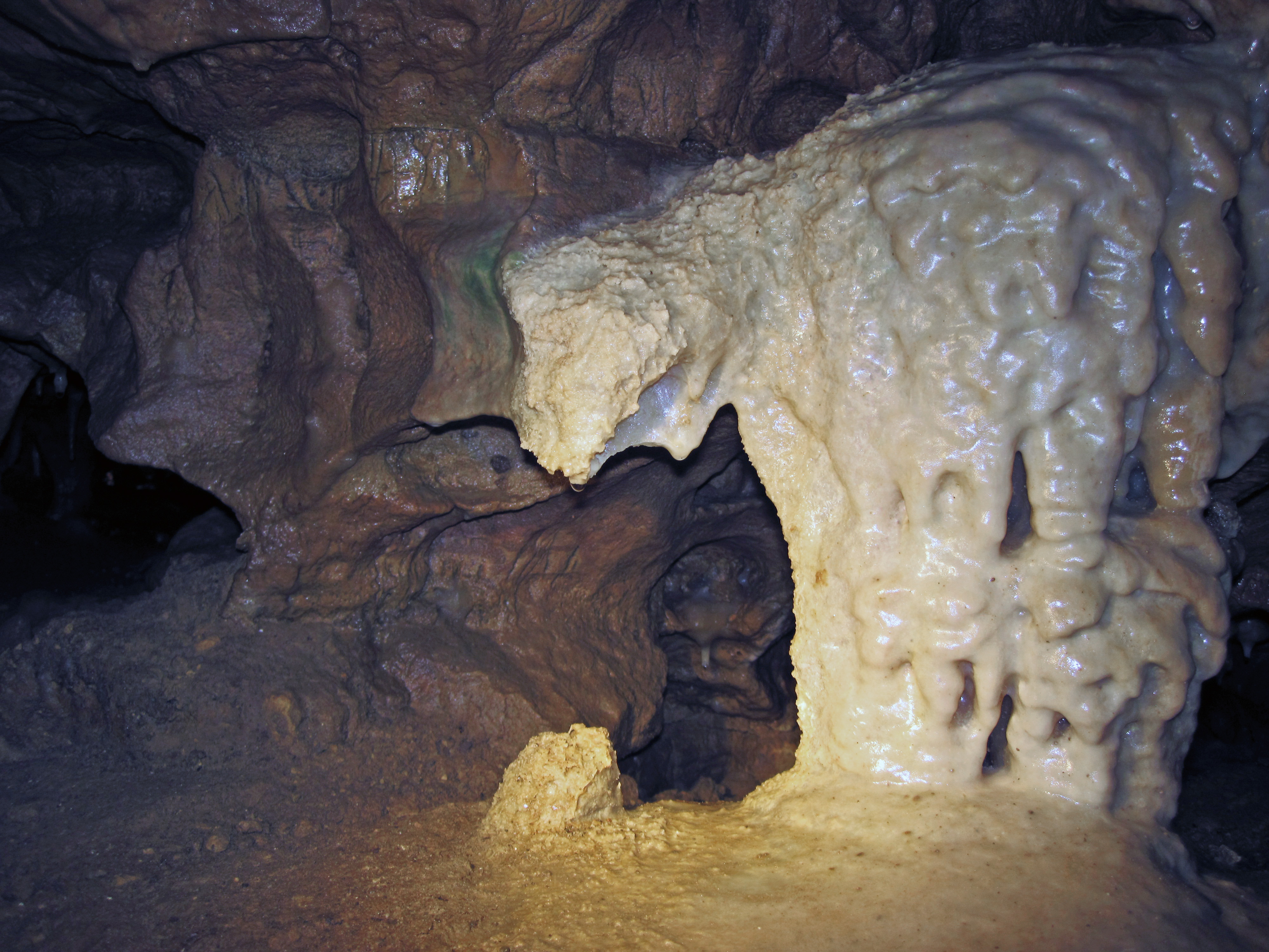 Cave adventures. Караби яйла пещеры. Пещера Кастере Крым. Пещеры Норбер Кастере. Караби-яйла Крым пещеры.