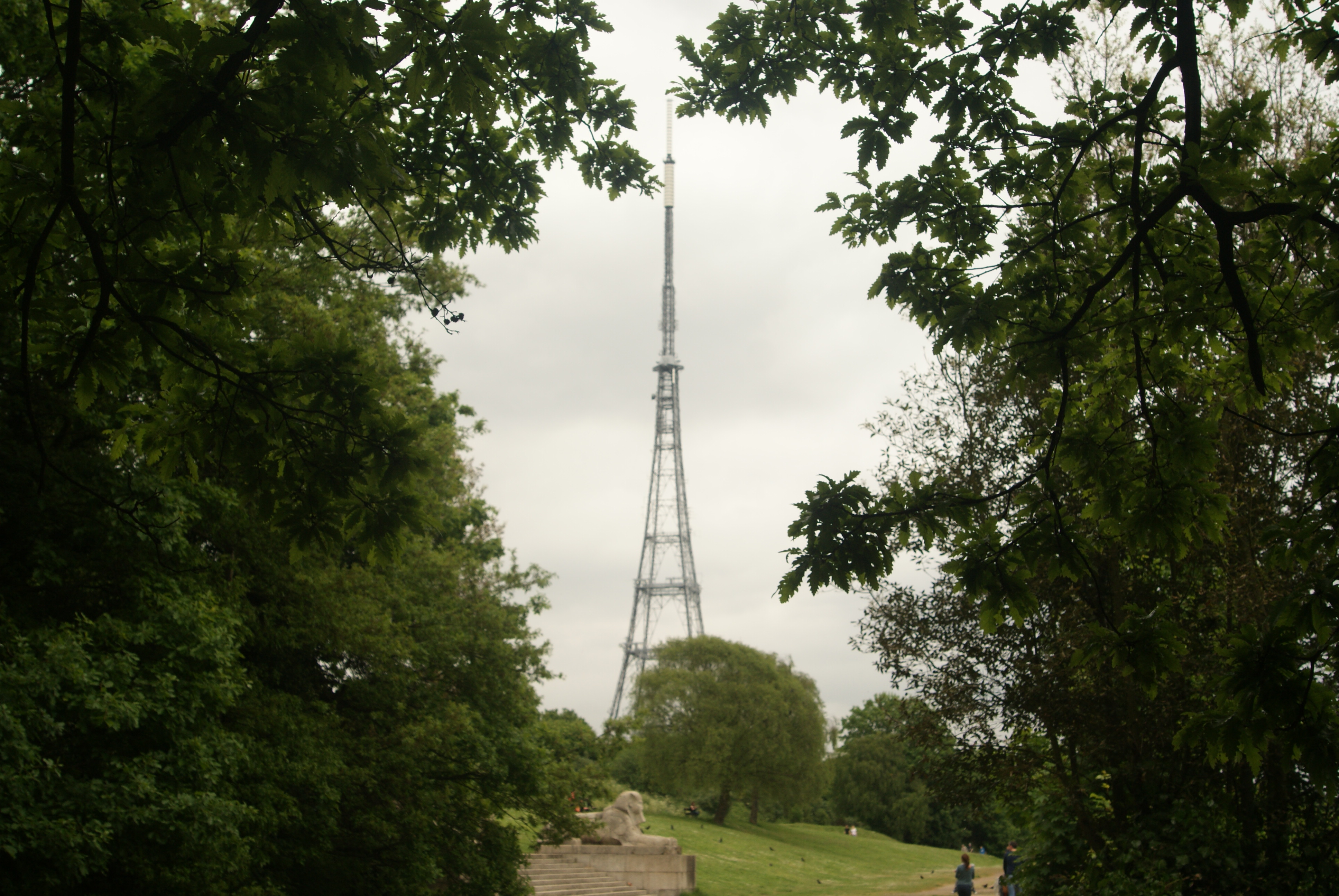 FileView of the Crystal Palace TV transmitter from the Crystal Palace terrace - geograph.uk - 4491671.jpg