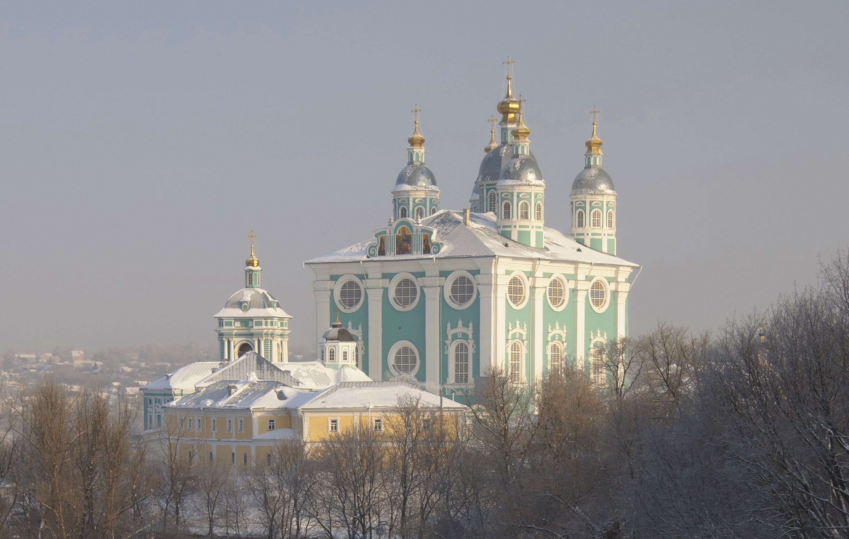 Успенский кафедральный собор Смоленск зима