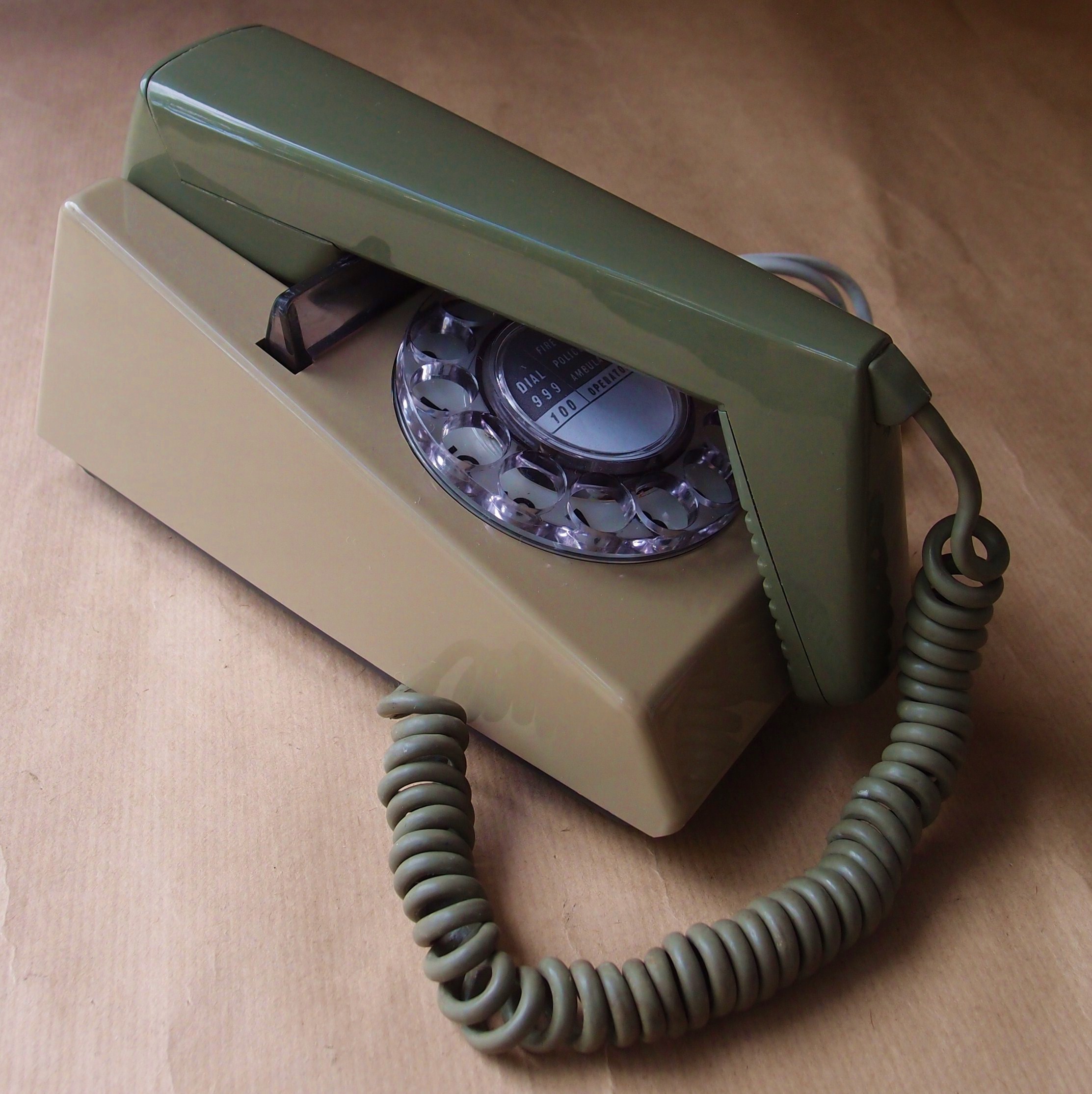 Первый телефон