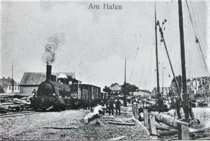 File:2020 10 11 Hafen um 1910 Bahn b.png