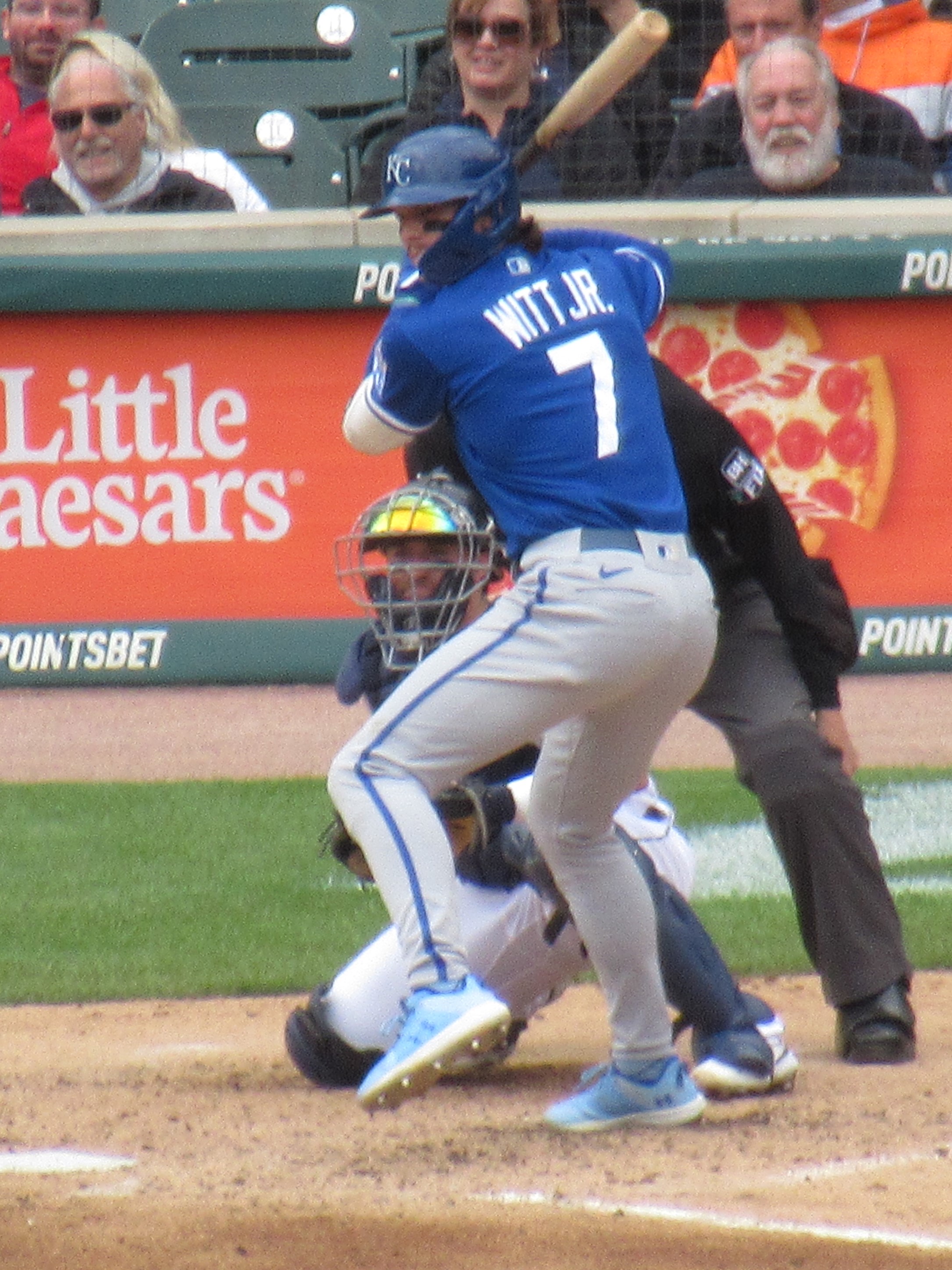 ファイル:Bobby Whit Jr batting against the Tigers (29 Sep 2022).jpg - Wikipedia