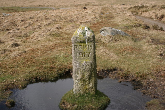 File:Burrator Reservoir Boundary Stone - geograph.org.uk - 774605.jpg