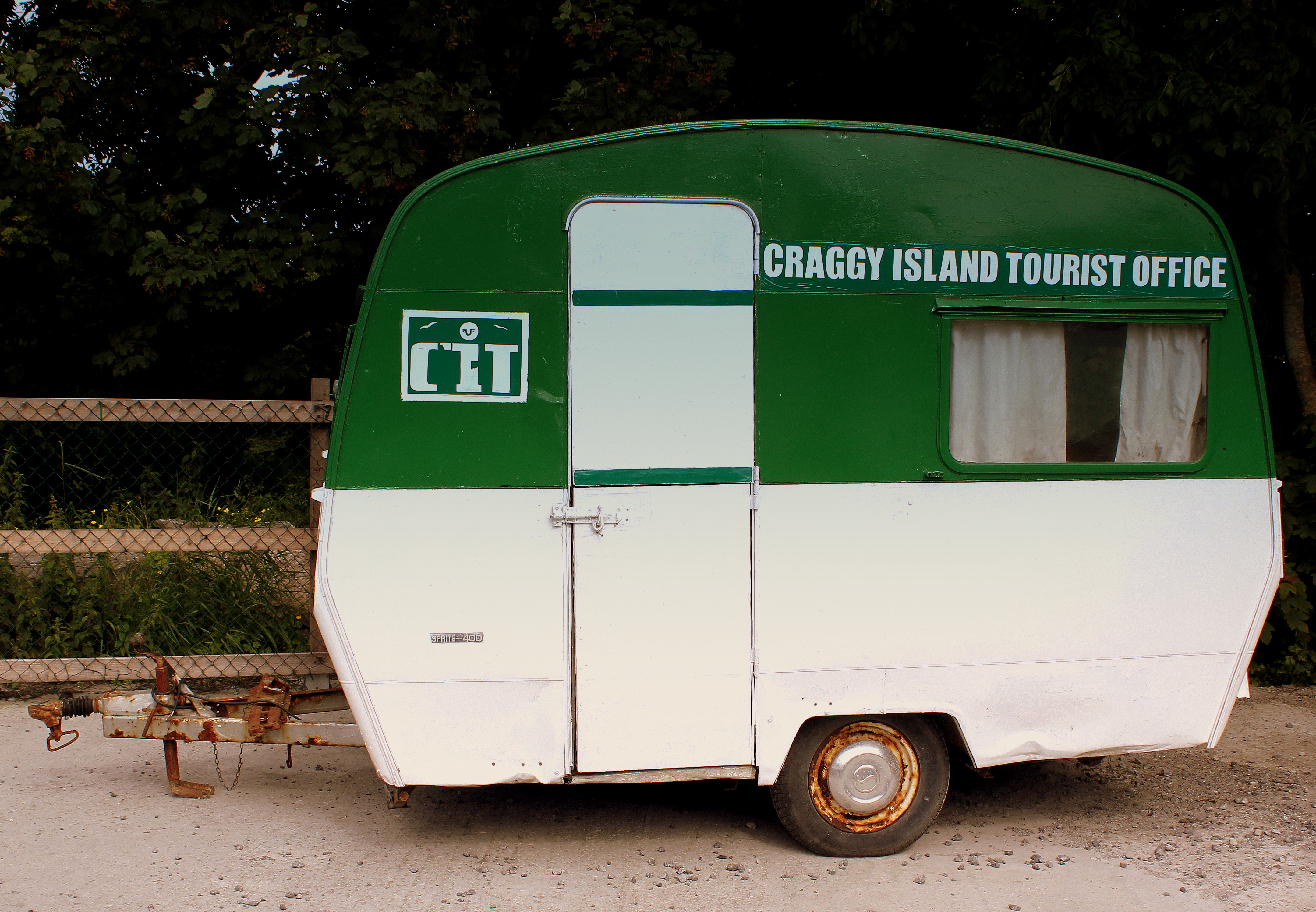 File:CRAGGY ISLAND TOURIST OFFICE CARAVAN OPPOSITE JOE ...
