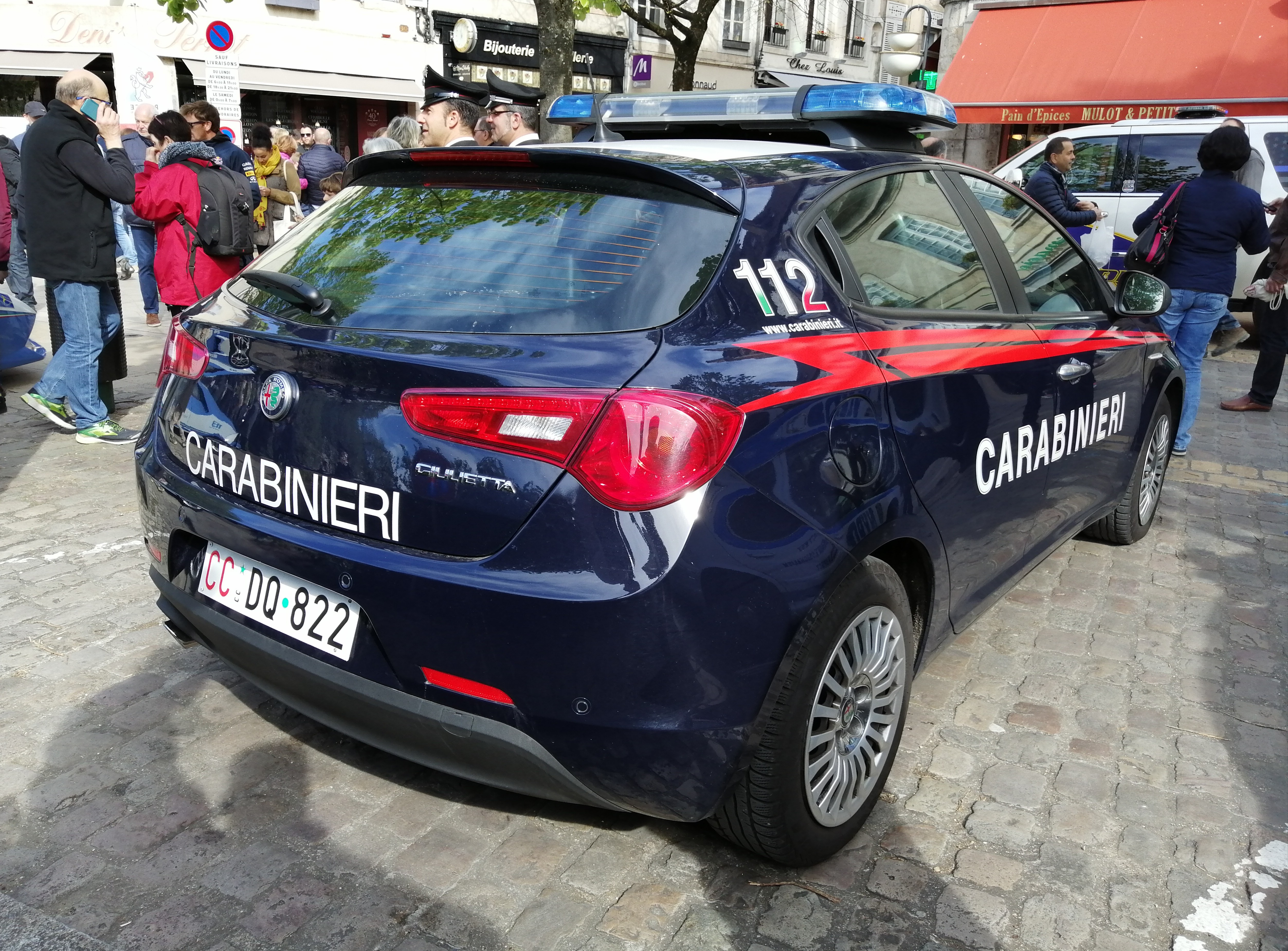 File Carabinieri Alfa Romeo Giulietta Jpg Wikimedia Commons