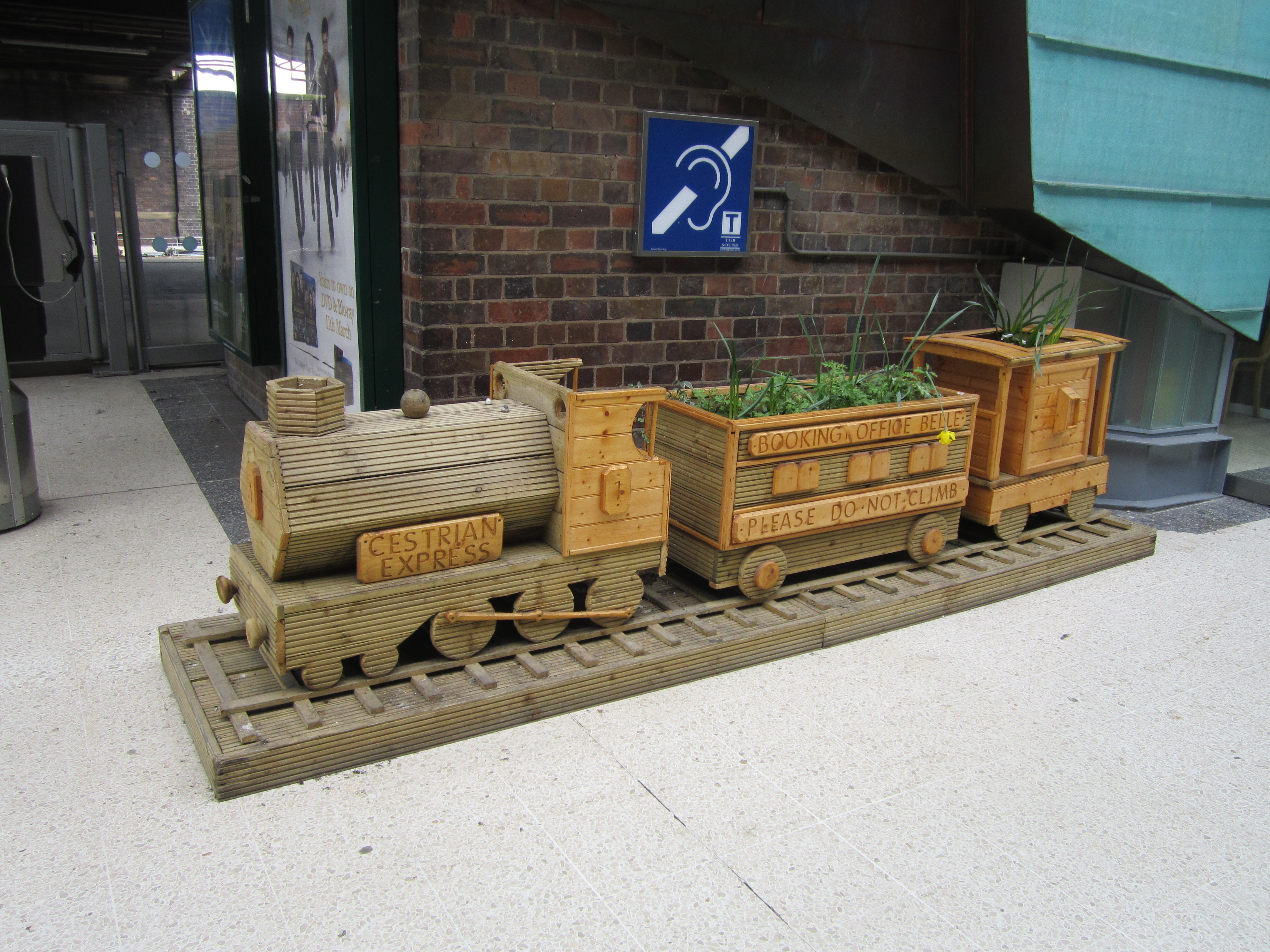 File:Cestrian Express model train planter, Chester railway 