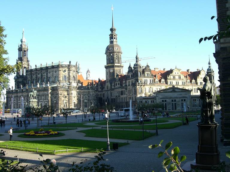 File:Dresden Altstadt - Theaterplatz, Foto Christoph Münch.jpg