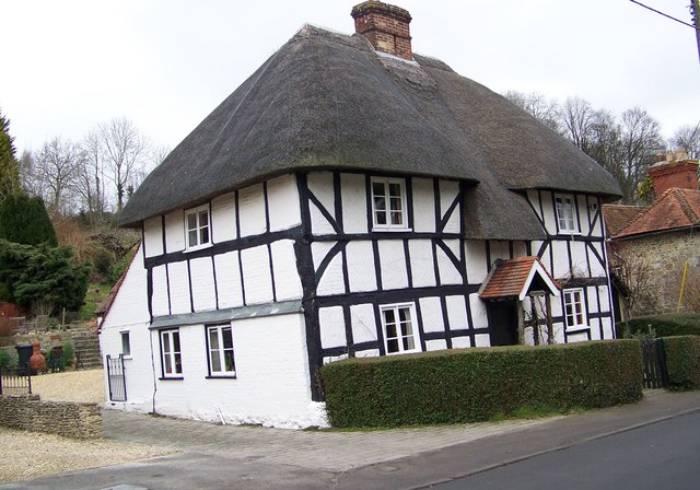 Elizabethan_Cottage,_Erlestoke_-_geograph.org.uk_-_700399.jpg