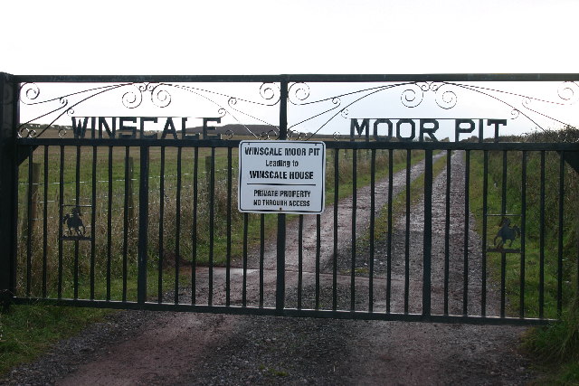 File:Entrance to old Mine - geograph.org.uk - 91523.jpg