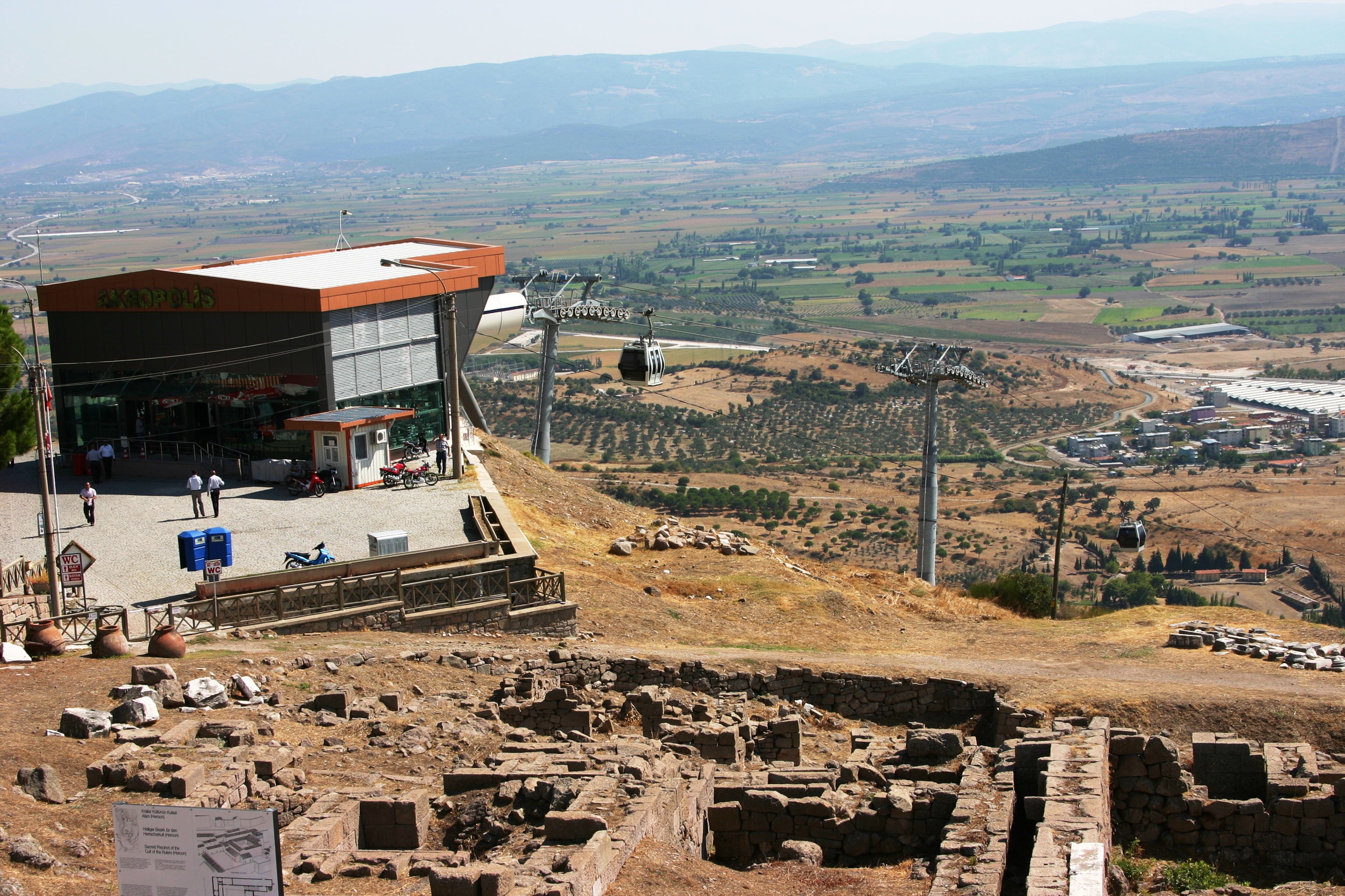 Akropolis – Wikipedia