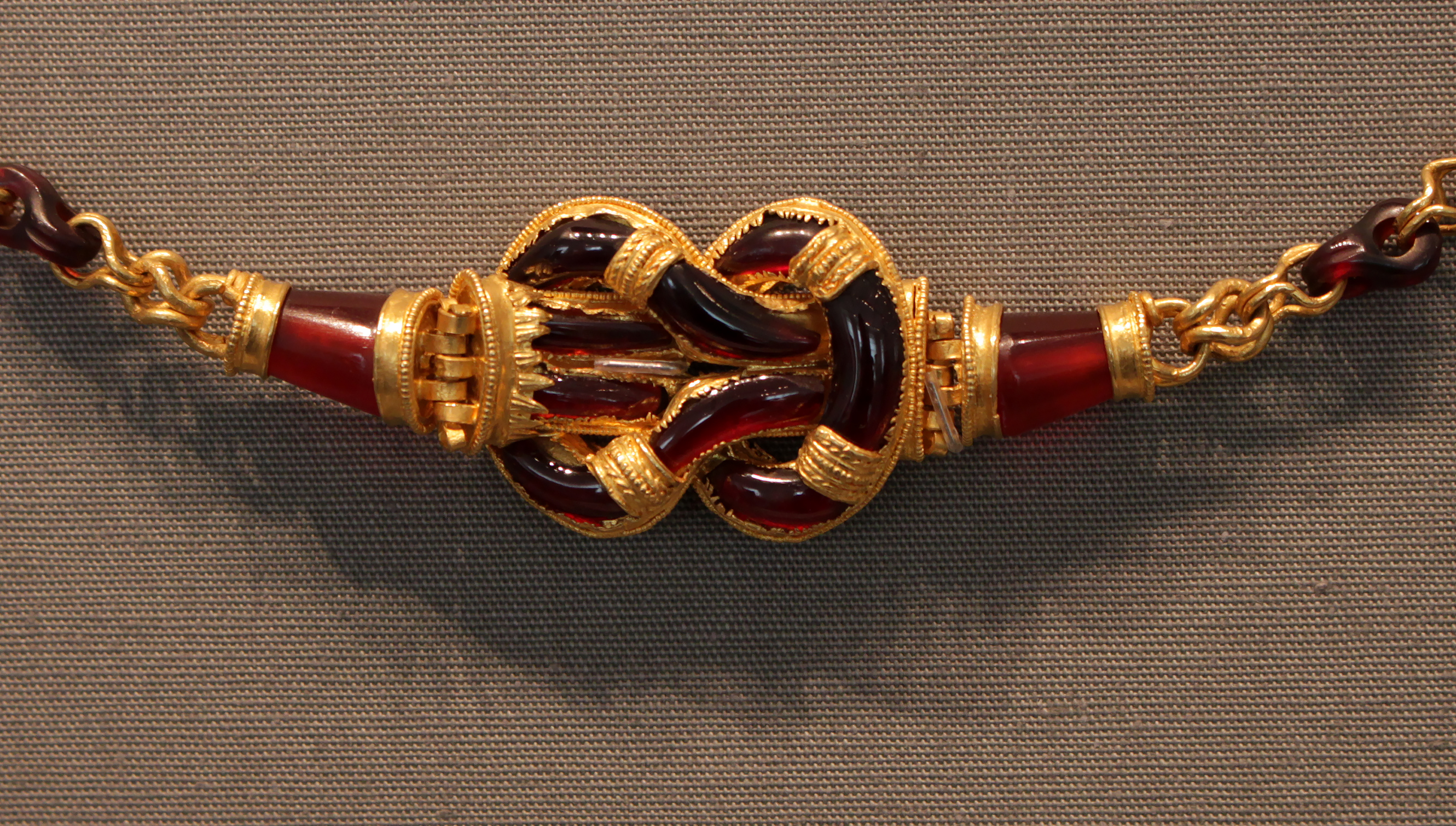 Zolotas Greek Revival Hercules Knot Sautoir Mesh Necklace In solid - Ruby  Lane