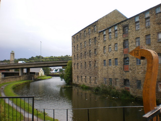 File:Leeds and Liverpool Canal - geograph.org.uk - 1469736.jpg