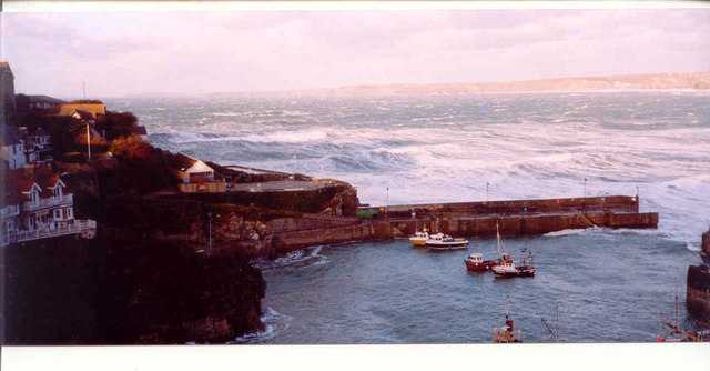 File:Newquay Harbour - geograph.org.uk - 342839.jpg