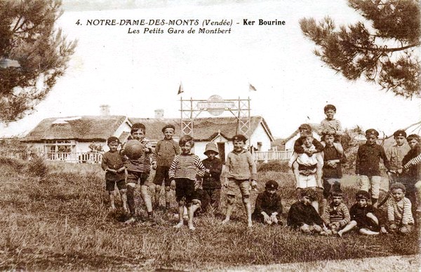 File:Notre-Dame de Monts (Vendée) - Colonie Ker Bourin (les Petits Gars de Montbert).jpg