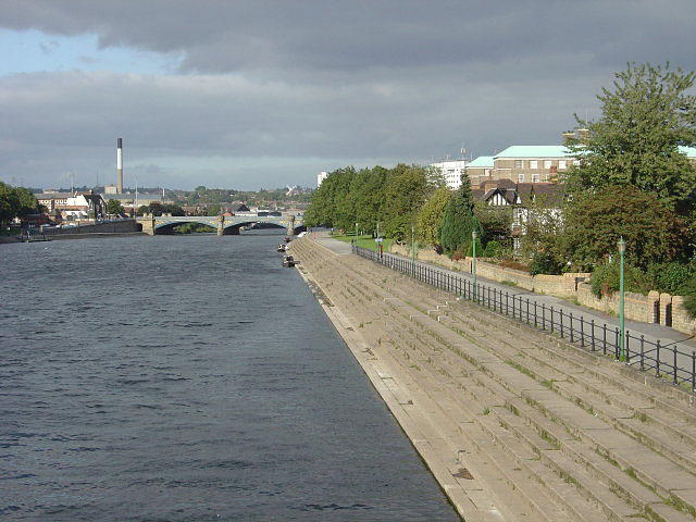 File:River not-so-blue - geograph.org.uk - 985332.jpg