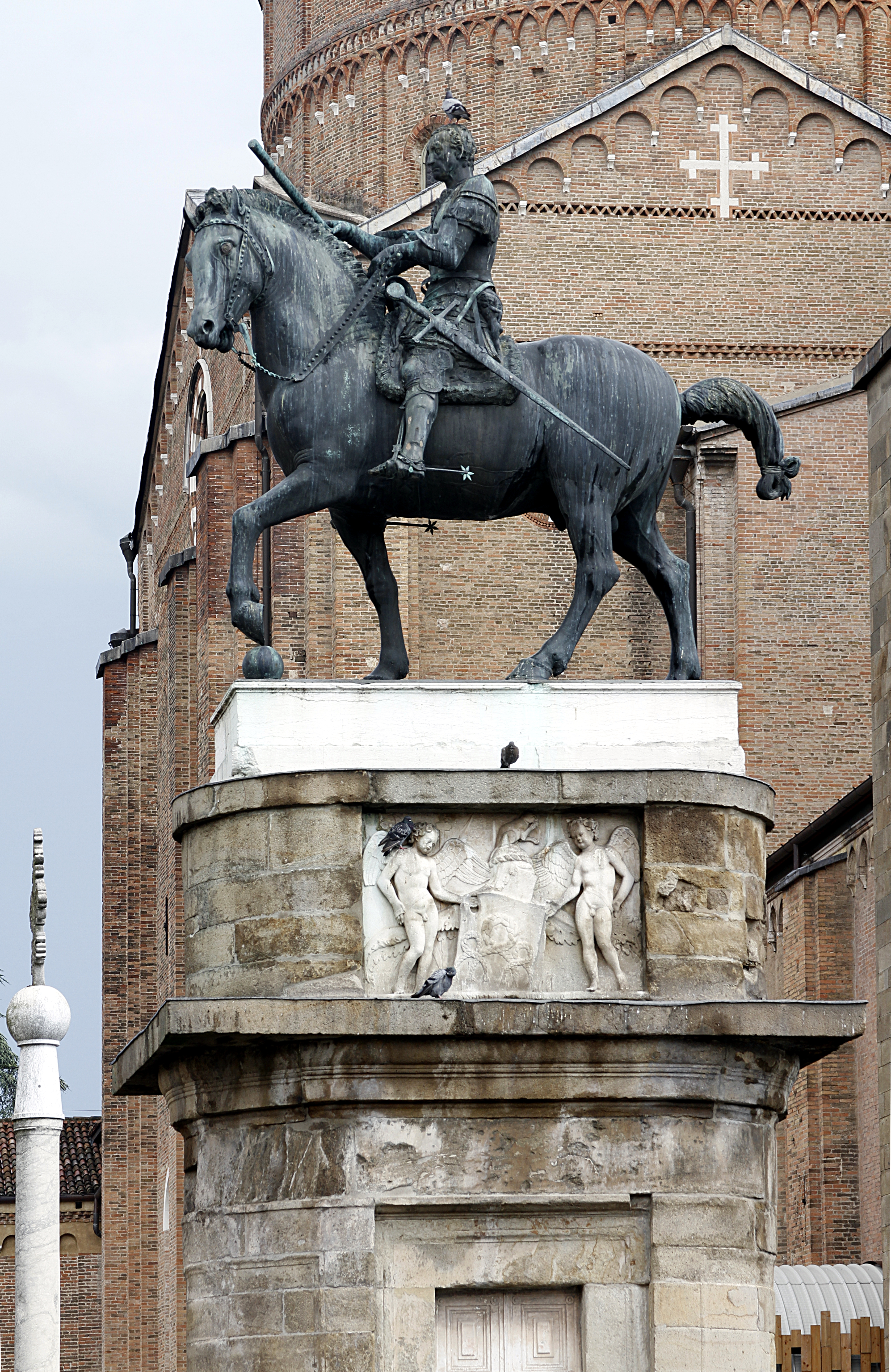 File Statue Of Gattamelata By Donatello Padua 16 2 Jpg Wikimedia Commons