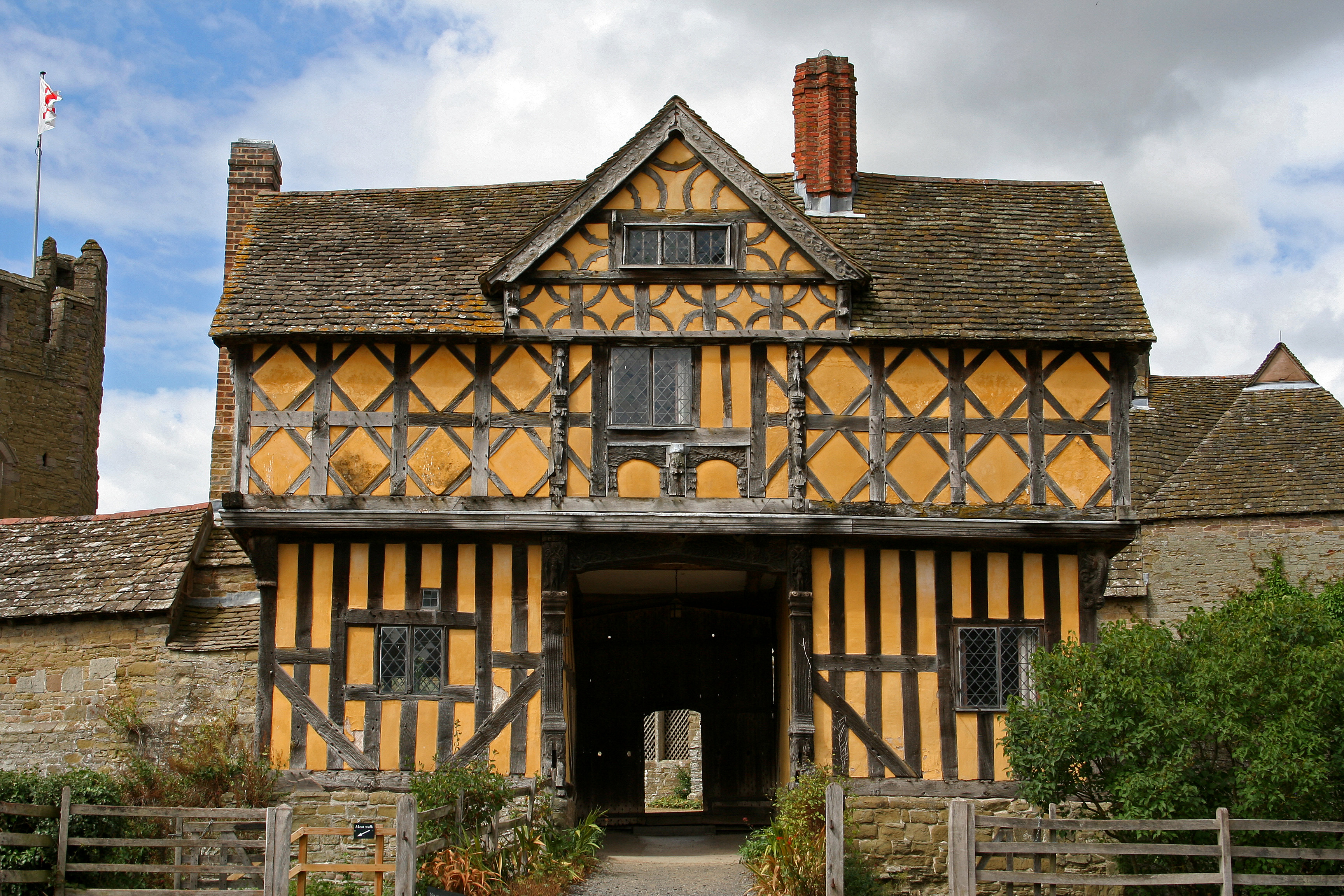 stokesay castle, Shropshire, medieval manor house, laurence of ludlow, yellow building