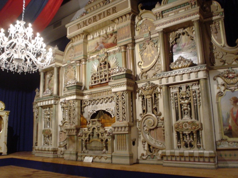 File:T. Mortier Dance Hall Organ in Utrecht.jpg