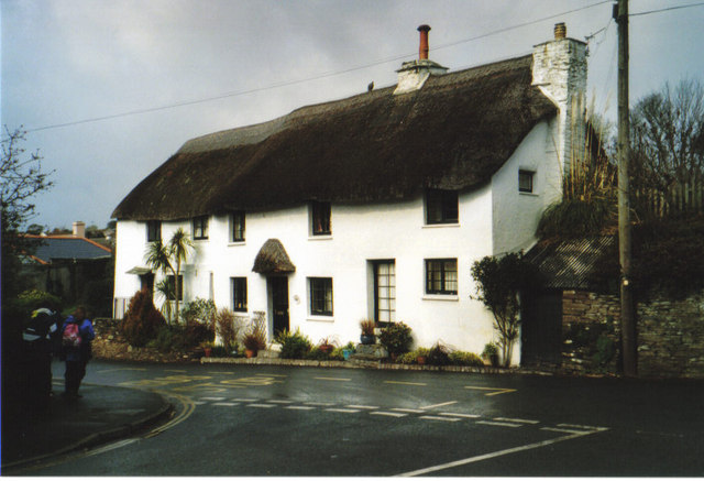 File:Thatched cottage, Chillington - geograph.org.uk - 368415.jpg