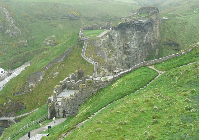 File:Tintagel Castle - geograph.org.uk - 1385420.jpg