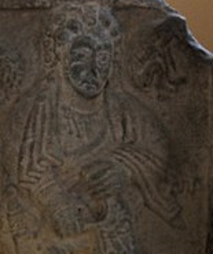 File:Óengus detail sarcophagus.png