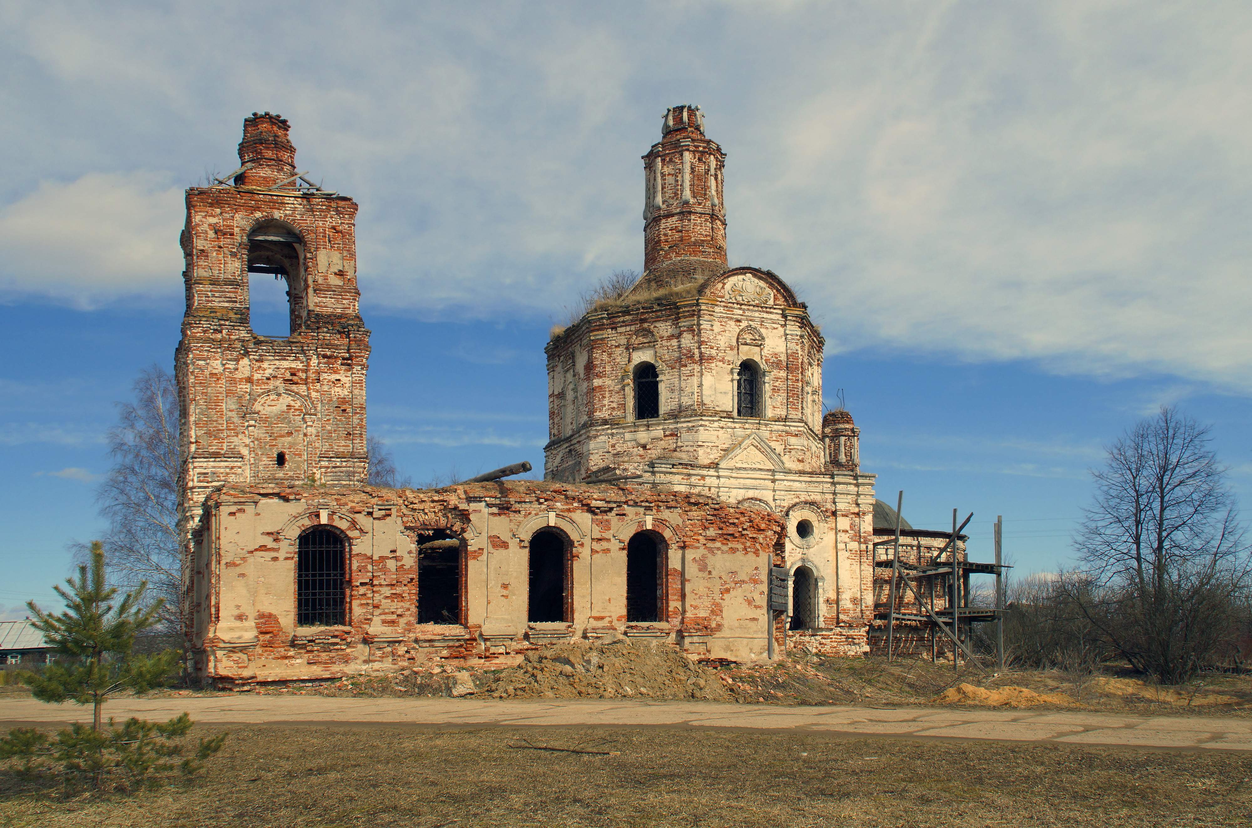 Жители села троицкое. Церковь Троицы Живоначальной (Романово). Троицкая Церковь Тверская область. Храм село Романово Тверская область. Деревня Романово Тверская область Калининский район.