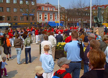 File:060506TorgmusikKusk.jpg