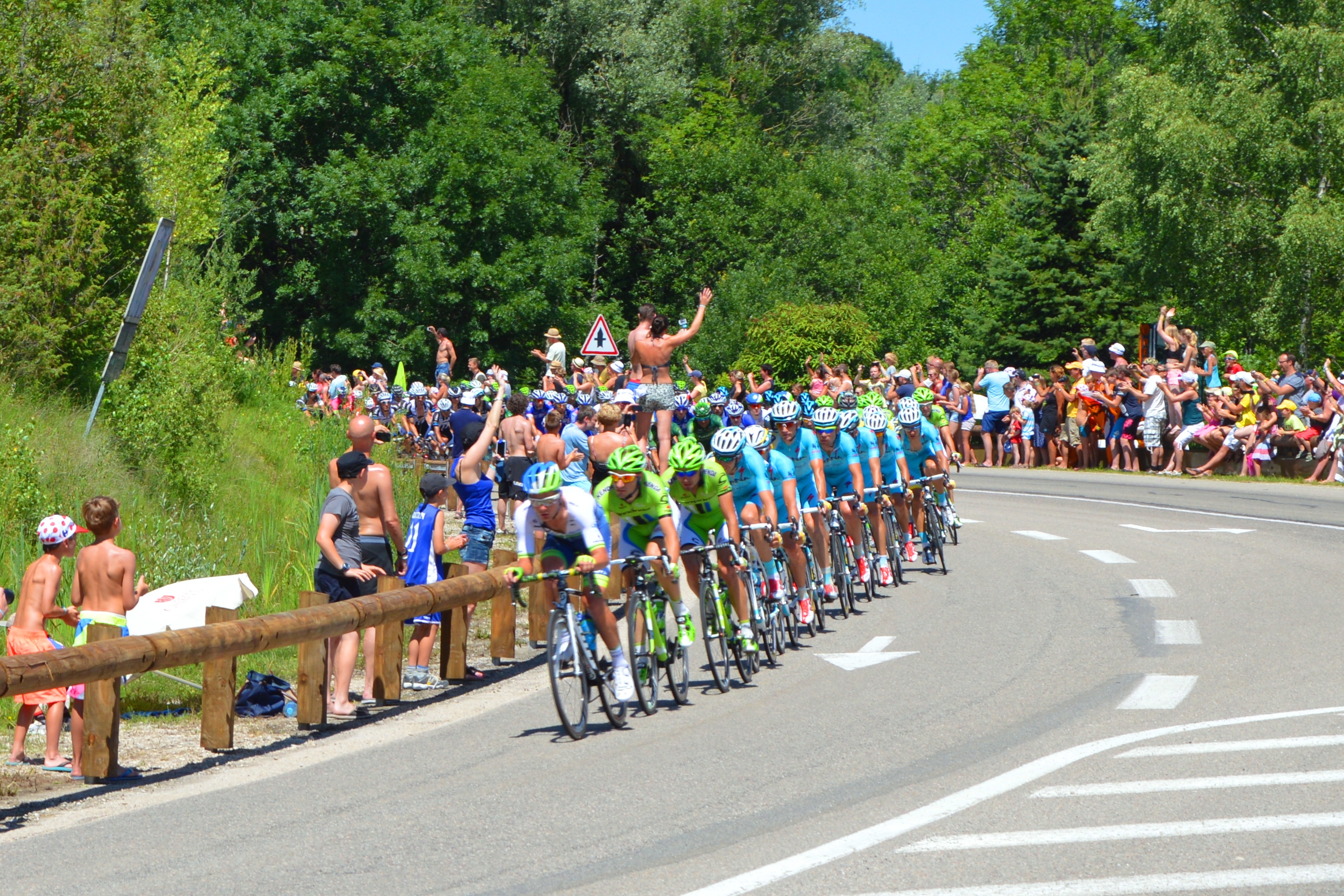 [******] Vercorin Racing Club : The Legend of cyclism - Page 26 2014-07-16_Etape_11_du_Tour_de_France._Peloton_2._Free_image_Spielvogel._No_copyright