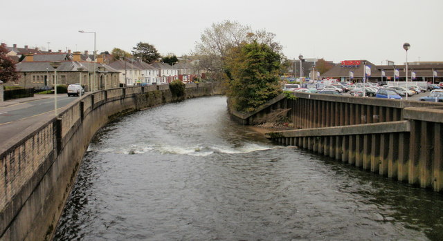 File:A bend in the river, Bridgend - geograph.org.uk - 1692133.jpg