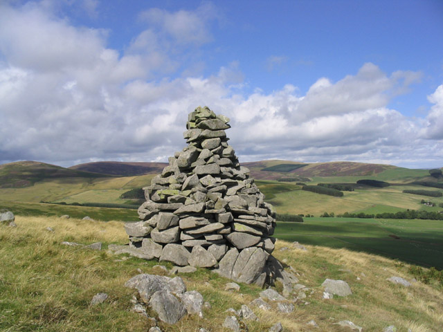 File:A cairn on Cauld Face - geograph.org.uk - 226999.jpg