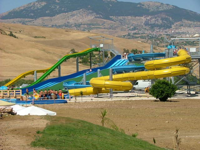 File:Acquapark Scivolandia Cammarata - panoramio - aldigia (37).jpg