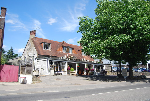 File:Antiques, London Rd, Hindhead - geograph.org.uk - 2064048.jpg